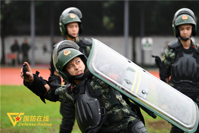 硬碰硬200余名武警官兵比武场上演巅峰对决