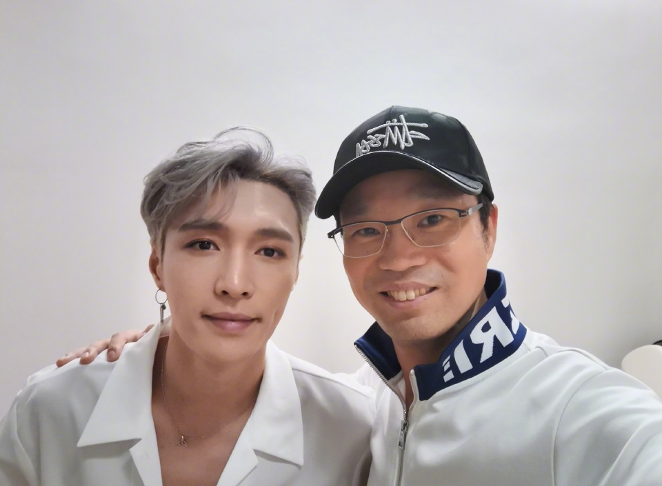 德云斗笑社|《德云斗笑社》张鹤伦惨出天际那是你没看懂，其实郭德纲最捧他！