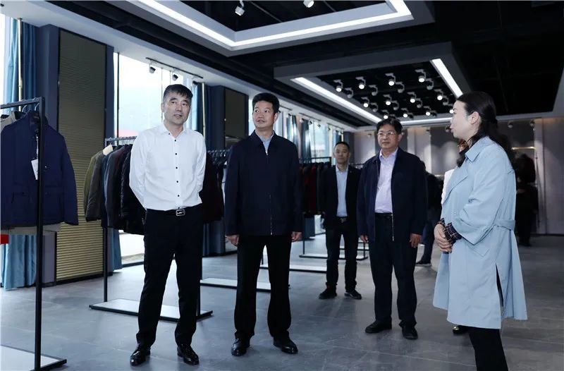 县人民政府县长杨德振,玉屏经开区党工委委员,管委会副主任吴红春参加