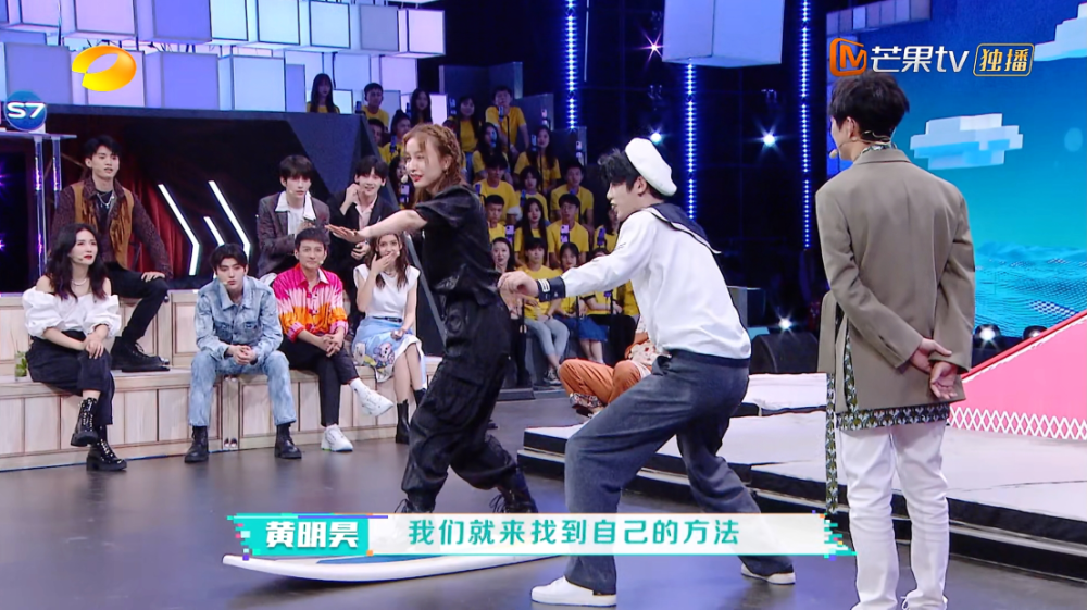 黄明昊|黄明昊喜提《快本》常驻资格，表现亮眼不输海涛，吴昕处境尴尬了