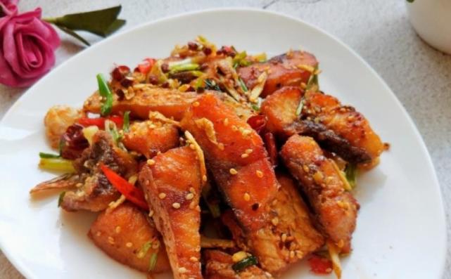 糍粑鱼的做法很简单,而且口味独特,基本上每次都秒光_腾讯网