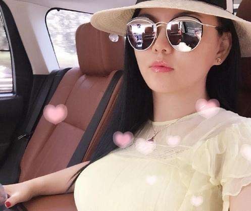 李湘|立慈母人设？李湘熬夜为女儿缝补校服，晒出美照却被吐槽P图过度