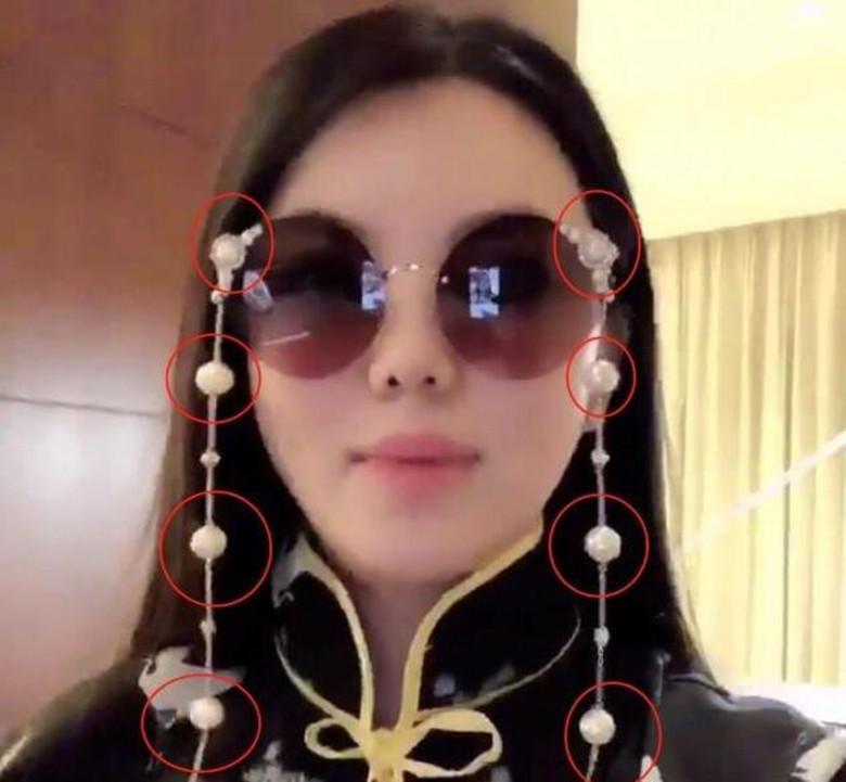 李湘|立慈母人设？李湘熬夜为女儿缝补校服，晒出美照却被吐槽P图过度