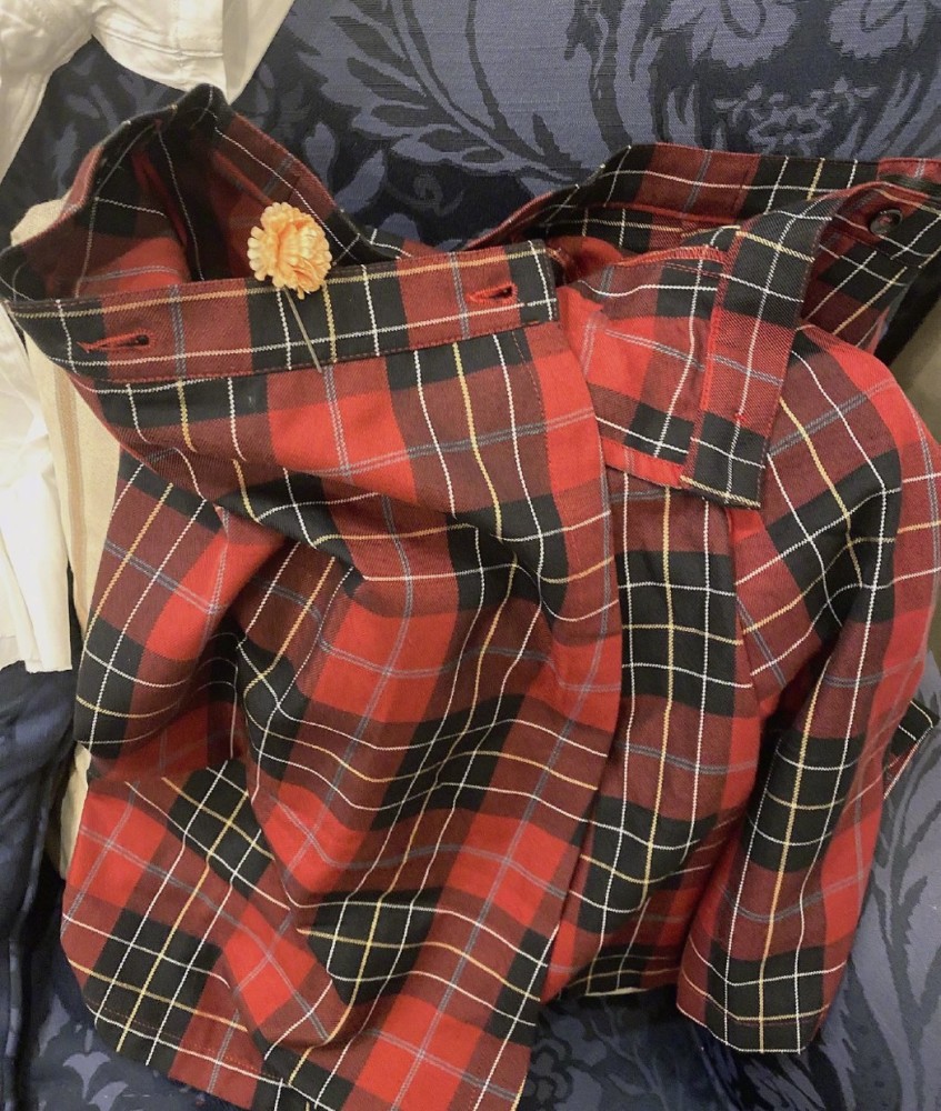 李湘|立慈母人设？李湘熬夜为女儿缝补校服，晒出美照却被吐槽P图过度