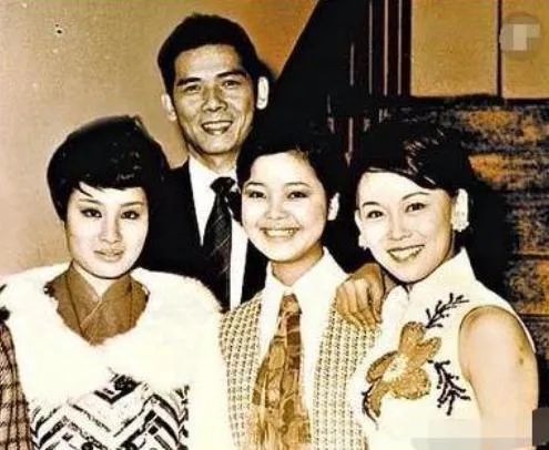 侯佩岑|抢闺蜜老公，拿了分手费就凹女强人人设，她们这心态无敌了