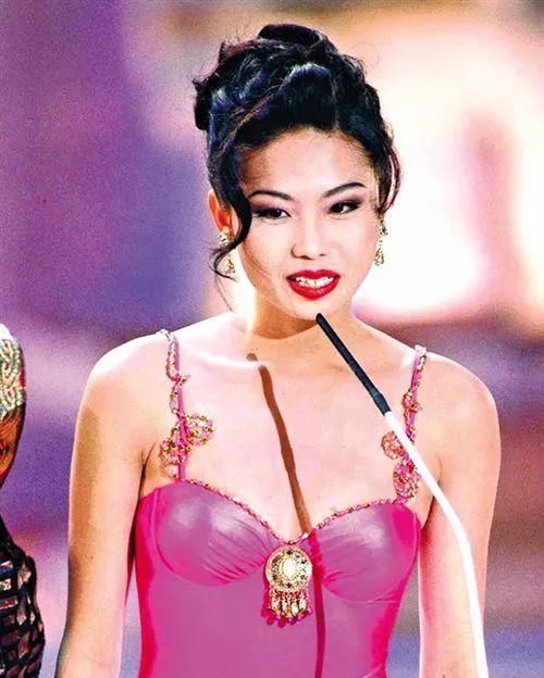 侯佩岑|抢闺蜜老公，拿了分手费就凹女强人人设，她们这心态无敌了