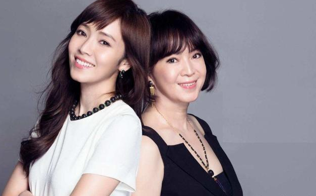 侯佩岑|抢闺蜜老公，拿了分手费就凹女强人人设，她们这心态无敌了