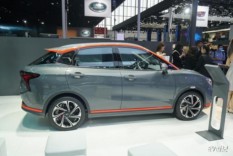 哪吒汽车|纯电续航401公里 北京车展实拍小型纯电SUV哪吒V