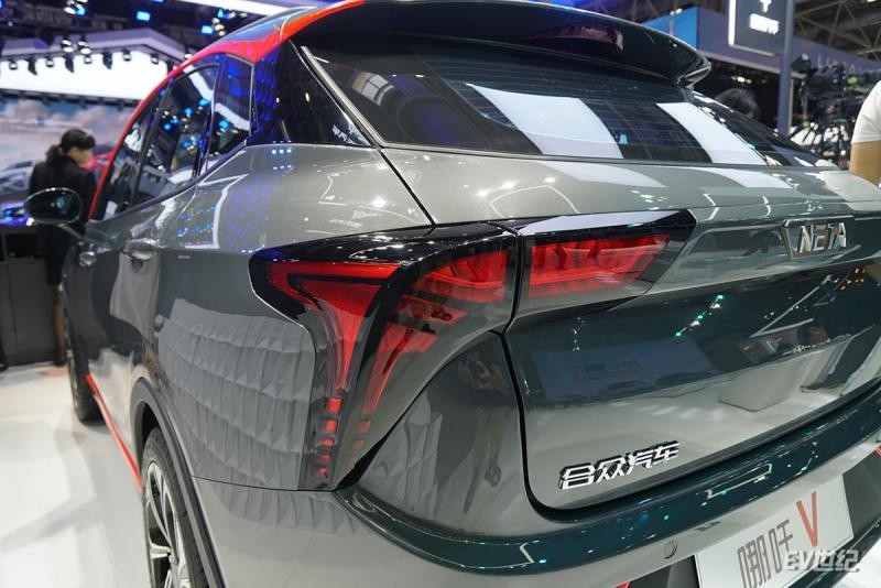 哪吒汽车|纯电续航401公里 北京车展实拍小型纯电SUV哪吒V