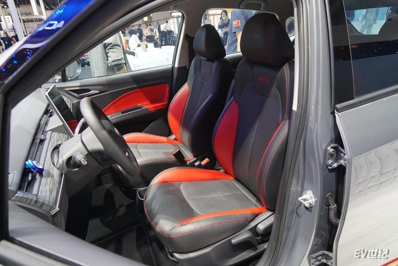 哪吒汽车|纯电续航401公里 北京车展实拍小型纯电SUV哪吒V