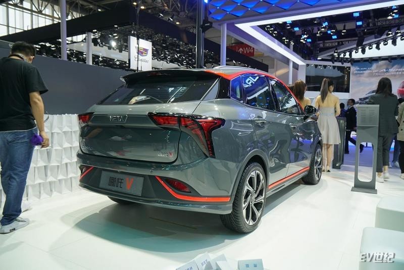 哪吒汽车|纯电续航401公里 北京车展实拍小型纯电SUV哪吒V