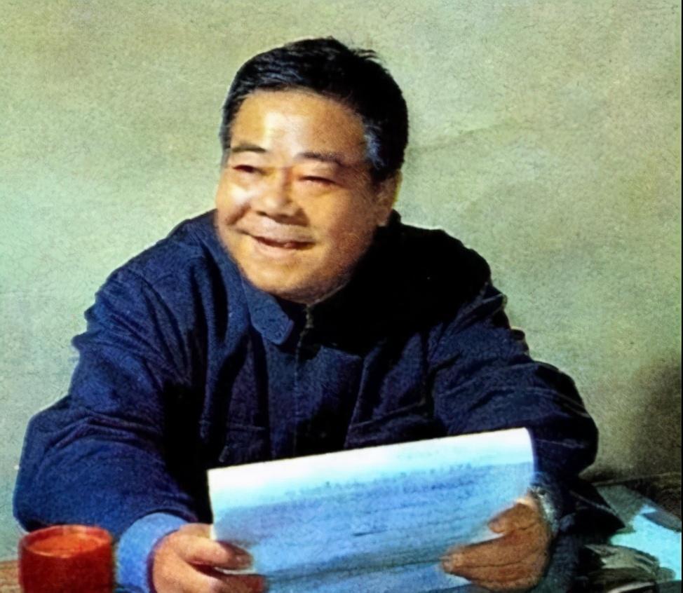 60岁增肥演弥勒佛,曾饰《南征北战》李进,铁牛一生演小角色?