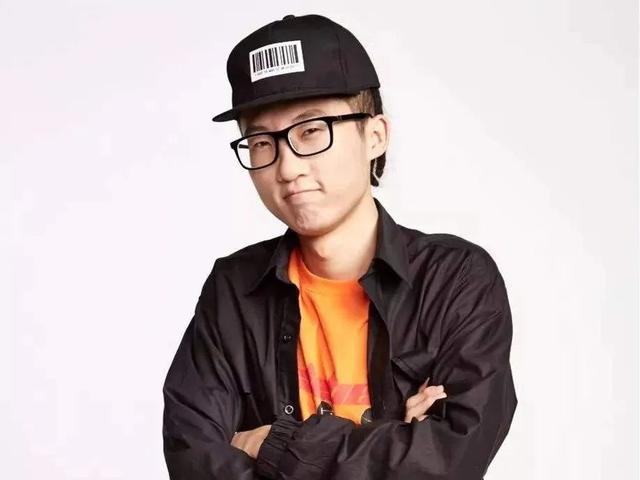 李诞|李诞的《脱口秀大会》第三季又火了，选手频繁上热搜拯救了谁？