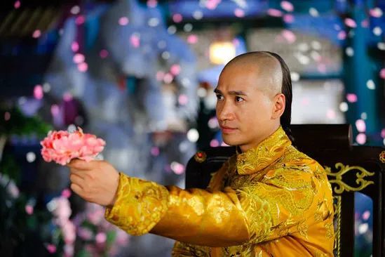 于正|一夜爆火，得罪于正被封杀，如今翻红却被批骚扰女明星太猥琐？