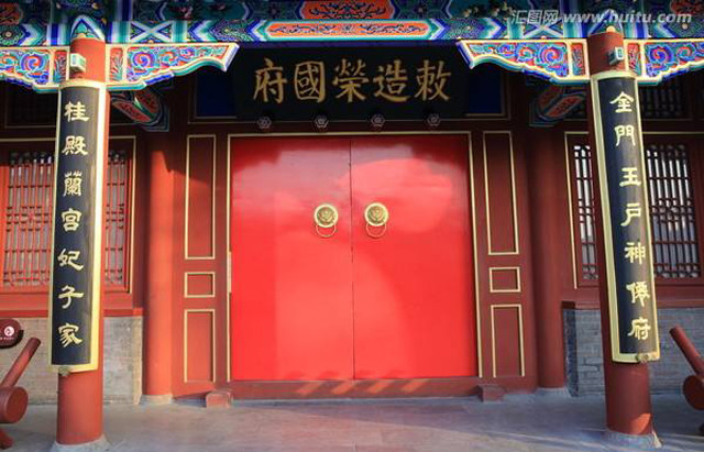 而《红楼梦》的故事主要以荣国府这边为主场.