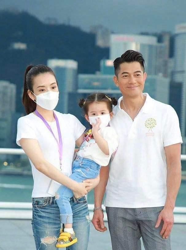 郭富城|郭富城自曝调停女儿争抢中秋灯笼，难挡孩子扁嘴攻势，一看就心软