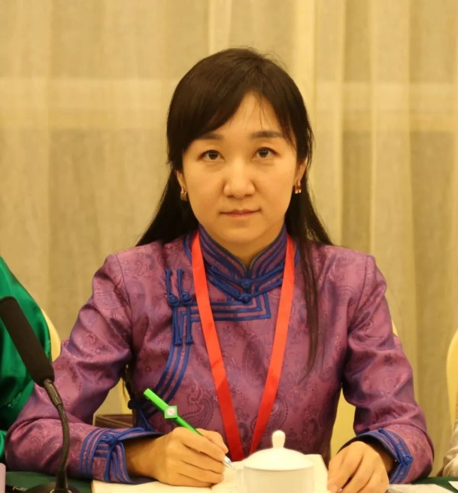 内蒙古妇女十二大乌兰察布市代表团第二次分团会议召开