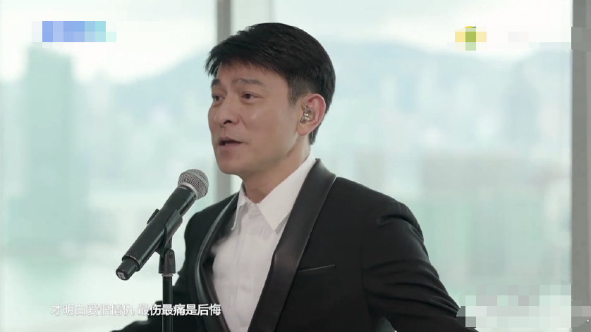 刘德华|刘德华直播庆59岁生日，哽咽感恩歌迷陪伴，皱纹明显男神也老了