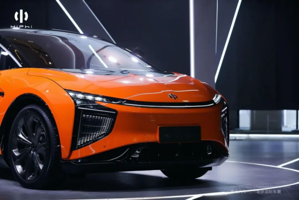 打破价格天花板售价80万的高合hiphix