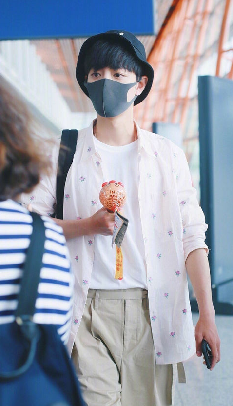 肖战|时间证明了一切，肖战的人品与善良也最终被大众所了解！