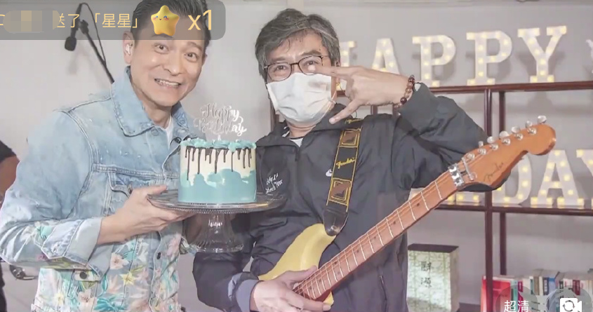 刘德华|刘德华直播庆59岁生日，哽咽感恩歌迷陪伴，皱纹明显男神也老了