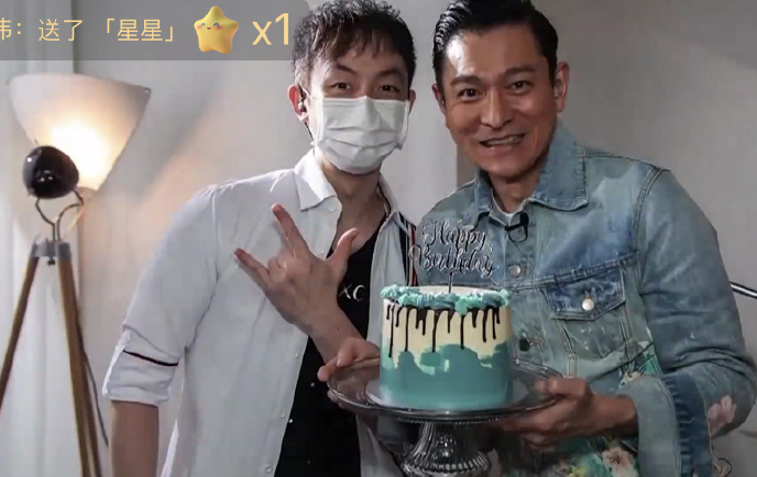 刘德华|刘德华直播庆59岁生日，哽咽感恩歌迷陪伴，皱纹明显男神也老了