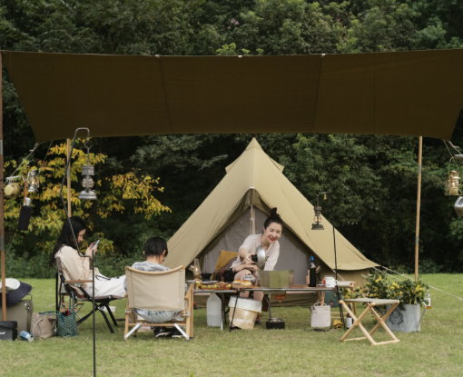 董花花|享受！董花花入秋露营自制海鲜餐 神秘男背影网友怀疑是蒋凡