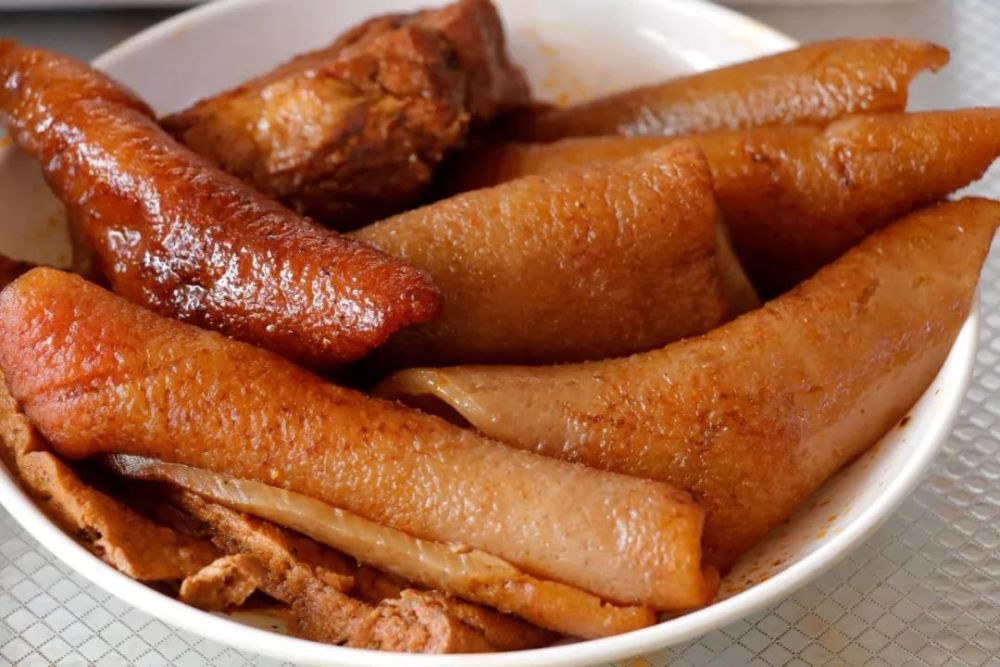 给云南人一张猪皮还你一桌满汉全席