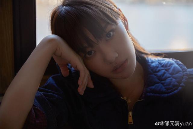 闫妮|邹家有女初长成！闫妮女儿晒近照，颜值高气质好与妈妈形同姐妹