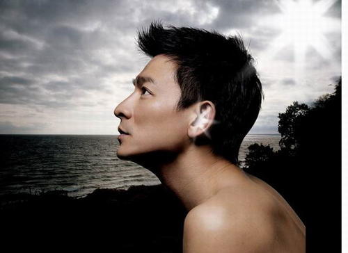 刘德华|刘德华59岁生日直播，唱经典歌曲答谢粉丝，精神状态好消瘦许多