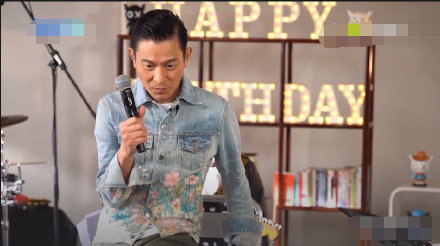 刘德华|刘德华59岁生日直播，唱经典歌曲答谢粉丝，精神状态好消瘦许多