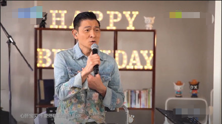 刘德华|刘德华59岁生日直播，唱经典歌曲答谢粉丝，精神状态好消瘦许多