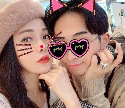 伊能静|伊能静儿子再晒女装照，穿粉色薄纱裙姿势妖娆，曾因此行为受争议