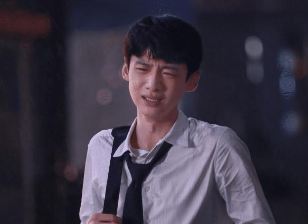 平凡的荣耀|《平凡的荣耀》大结局烂尾，评分跌破8.0，主角光环成败笔