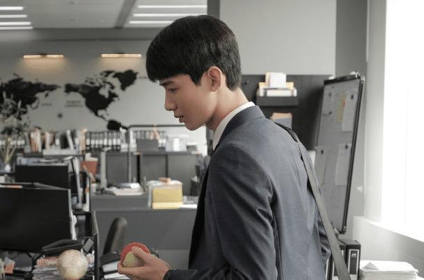 平凡的荣耀|《平凡的荣耀》大结局烂尾，评分跌破8.0，主角光环成败笔