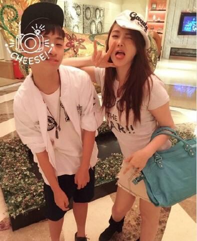 伊能静|不再藏掖！伊能静之子哈利大方晒女装，薄纱衣裙配精致妆容超粉嫩