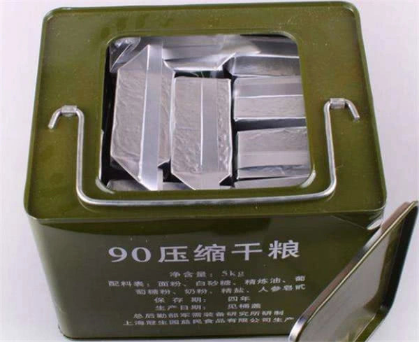 普通压缩饼干vs军用压缩饼干,原来差别这么大,吃货长见识啦!