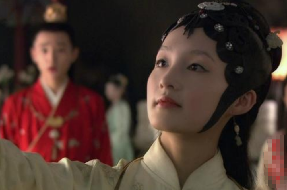 李沁|李沁杨洋旧情复燃？李沁直播要求工作室撤掉单身声明，经纪人回应