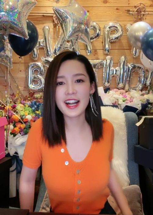 李沁|李沁杨洋旧情复燃？李沁直播要求工作室撤掉单身声明，经纪人回应