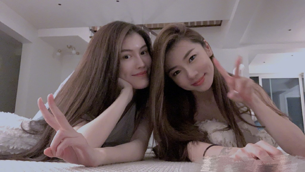 程晓玥|郑恺前女友程晓玥自家豪宅拍大片，扎双马尾穿小背心，身材傲人