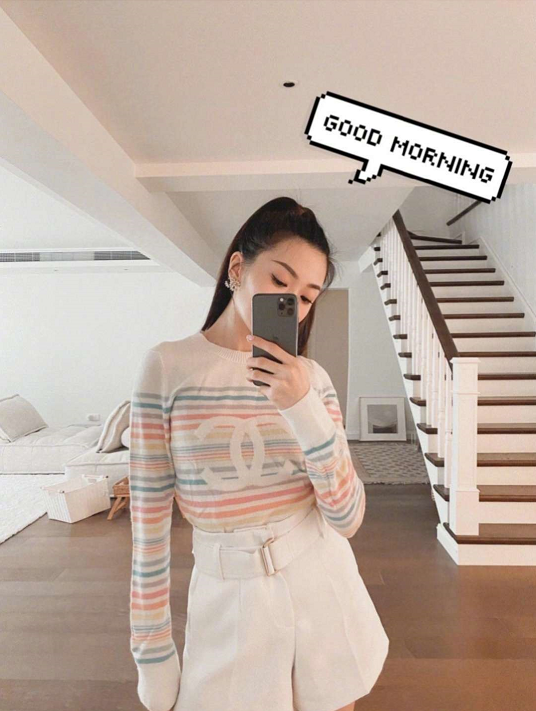 程晓玥|郑恺前女友程晓玥自家豪宅拍大片，扎双马尾穿小背心，身材傲人