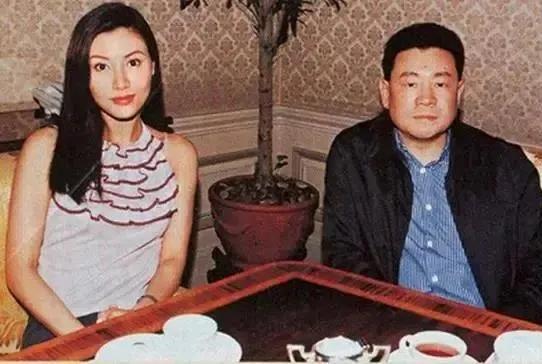 李嘉欣|逼宫宝咏琴，挤走赌王千金何超琼，带刺的李嘉欣，绮丽的豪门梦