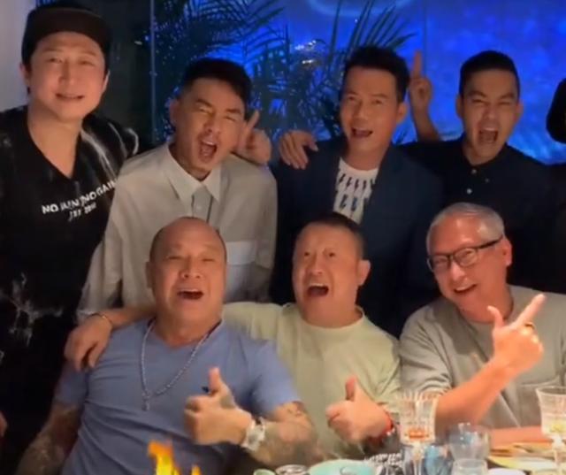 陈小春|古惑仔男神重聚，67岁曾志伟坐C位，53岁陈小春近照略显沧桑