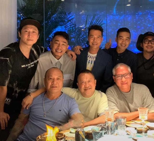 陈小春|古惑仔男神重聚，67岁曾志伟坐C位，53岁陈小春近照略显沧桑