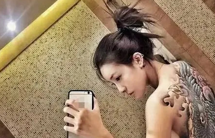 喻言|喻言镜头被央视“一剪没”，黑历史也被曝光，还被质疑带坏粉丝