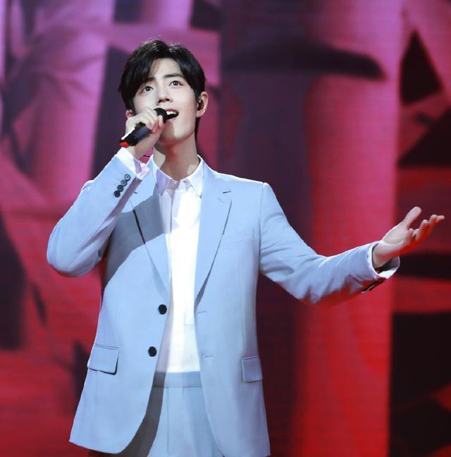 粉丝|肖战出道四周年纪念，粉丝晒回忆让人泪目，顶流绝非想象中容易！