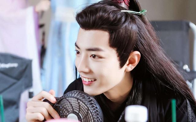 粉丝|肖战出道四周年纪念，粉丝晒回忆让人泪目，顶流绝非想象中容易！