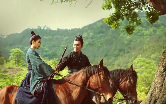 郑爽|郑爽初恋多年未火，凭《沉默的真相》受关注，杨幂为他打call