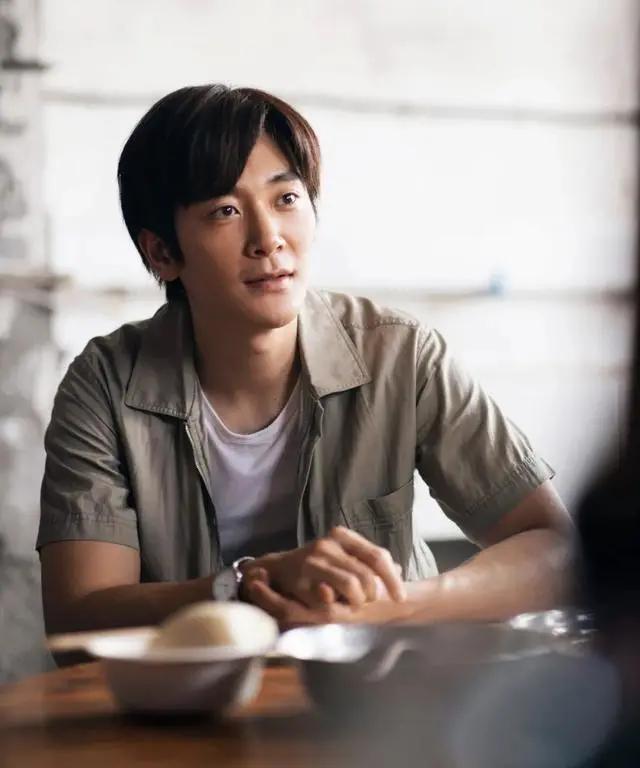 郑爽|郑爽初恋多年未火，凭《沉默的真相》受关注，杨幂为他打call