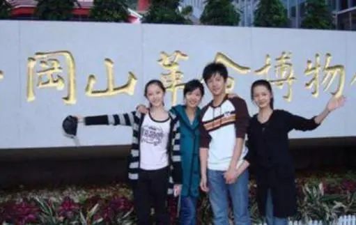 李沁|李沁撤掉单身声明疑已脱单，网曝对象可能是杨洋或者王嘉尔？